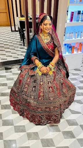 Looks Salon in Dhanbad