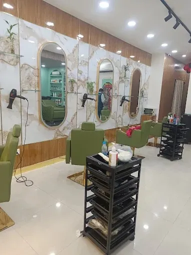 Rootz Professional Salon in Jamshedpur