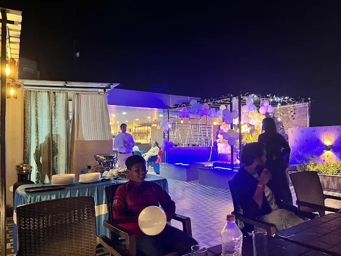 Vibes rooftop restro and cafe in Dhanbad